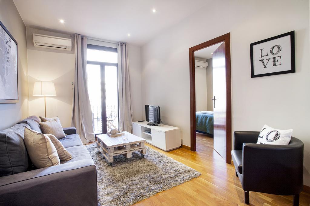 Apartments Barcelona & Home Deco Viladomat المظهر الخارجي الصورة